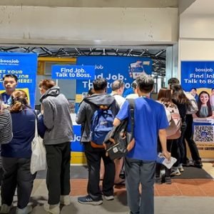 Bossjob Offers Free Beep Cards to Commuters at Ayala MRT