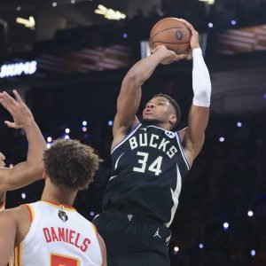 Giannis Antetokounmpo Bucks NBA