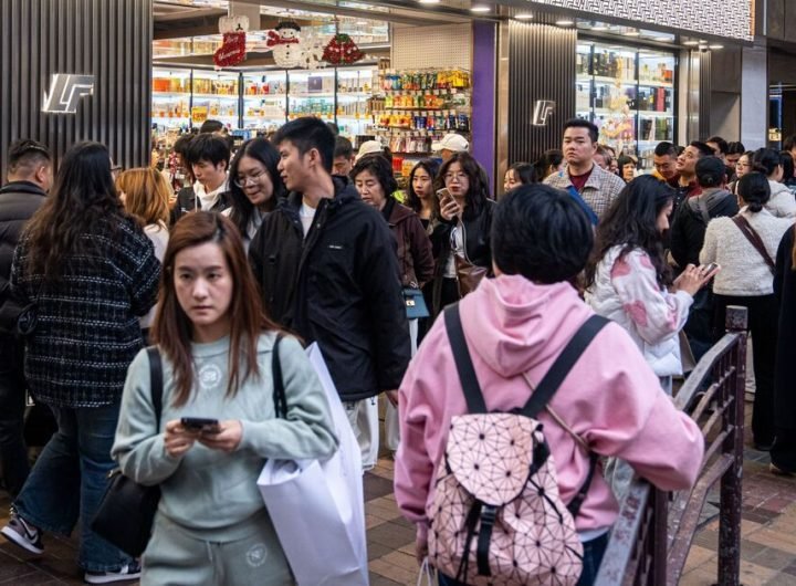 China economy meltdown as shoppers stop buying clothes | World | News