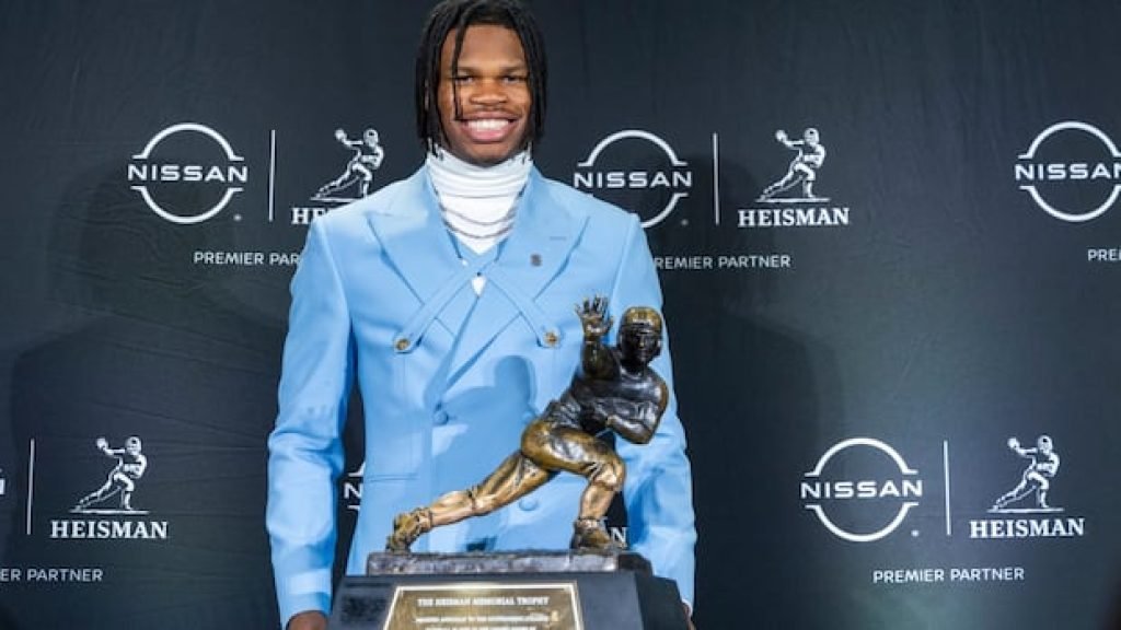 Colorado 2-way star Travis Hunter wins Heisman Trophy as college football's top player