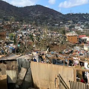 Cyclone may have left hundreds dead