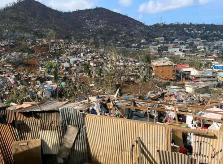 Cyclone may have left hundreds dead