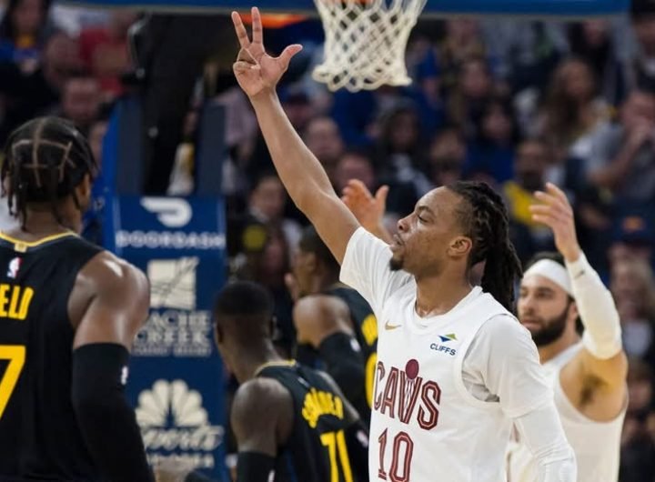 Darius Garland and Donovan Mitchell run circles around the Golden State Warriors' defense as the Cleveland Cavaliers win their 7th straight game off a