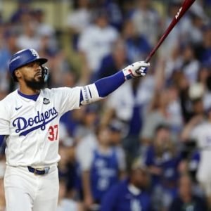 Dodgers bring back all-star outfielder Teoscar Hernandez on 3-year, $66M US contract: reports