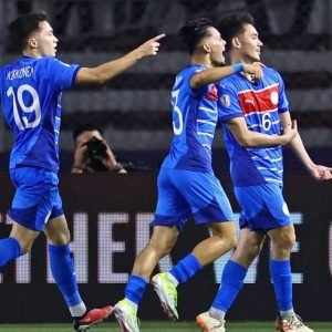 Enrique Linares' stoppage time header gave the Philippine national men's football team a 2-1 win over defending champion Thailand in the first leg of