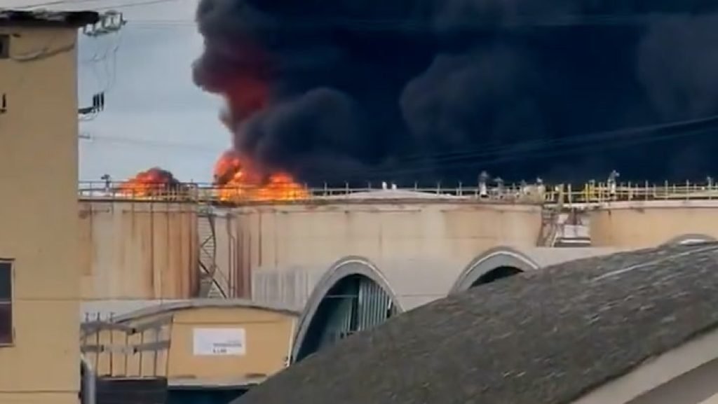 Florence fuel depot explosion prompts thick black smoke to cover sky