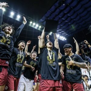 UP Fighting Maroons celebrate after beating the La Salle Green Archers in Game 3 of the UAAP Season 87 men's basketball Finals. –MARLO CUETO/INQUIRER.net