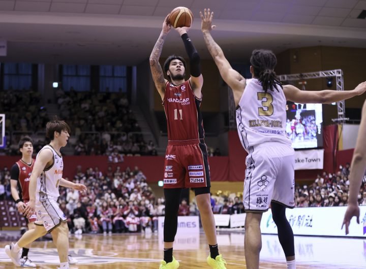 Koshiyaga Alphas Filipino center Kai Sotto in a Japan B.League game against Kawasaki.