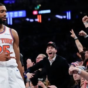 Knicks outlast Spurs in Christmas thriller despite Wembanyama's 42-point performance