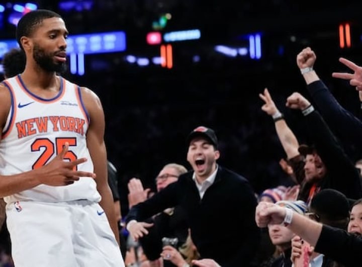 Knicks outlast Spurs in Christmas thriller despite Wembanyama's 42-point performance