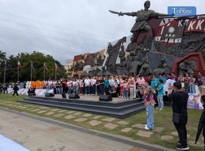 LOOK: All of the cast of this year's MMFF entries gather in front of Kartilya ng Katipunan for a group photo ahead of the Parade of Stars in Manila on