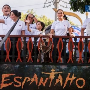 LOOK: The Metro Manila Film Festival featured the float for “Espantaho,” which showcased some of the biggest drama stars in the industry. Passing thro