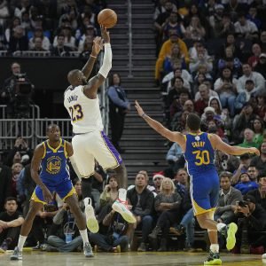 LeBron James LAkers beat Warriors Steph Curry NBA Christmas