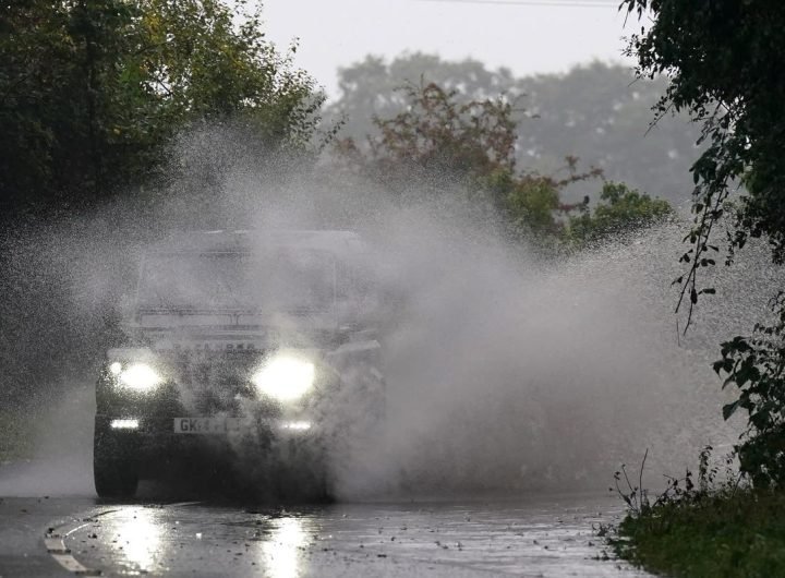 Met Office issues wind warnings of up to 85mph across parts of UK as Christmas holidays begin