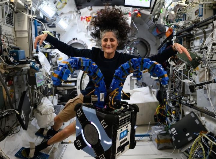 NASA astronaut Suni Williams poses with adorable tentacle-armed Astrobee robot on ISS (photo)