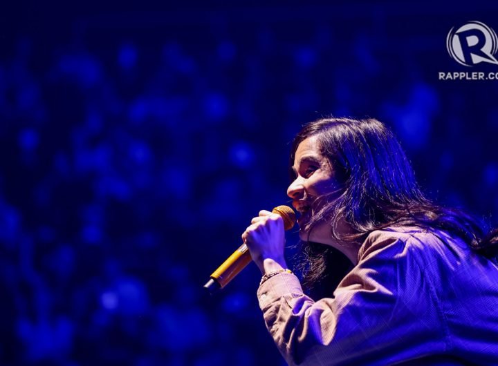 Nine-piece folk band Ben&Ben lit up the Mall of Asia Arena on Saturday, December 14, during their “The Traveller Across Dimensions” concert, and it wa