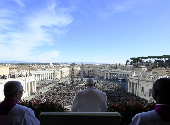 Pope calls for 'arms to be silenced' in Christmas appeal