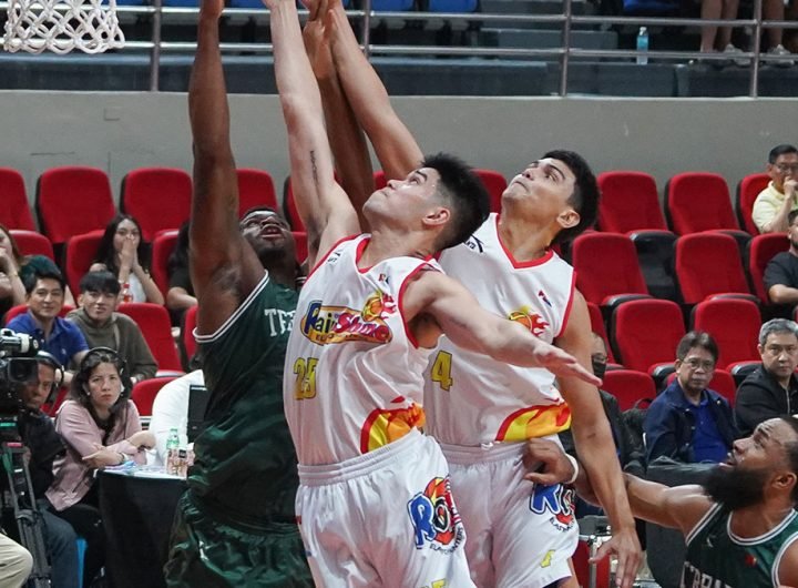 Leonard Santillan (middle) and Rain or Shine were stretched totheir limits by Terrafirma. —AUGUST DELA CRUZ