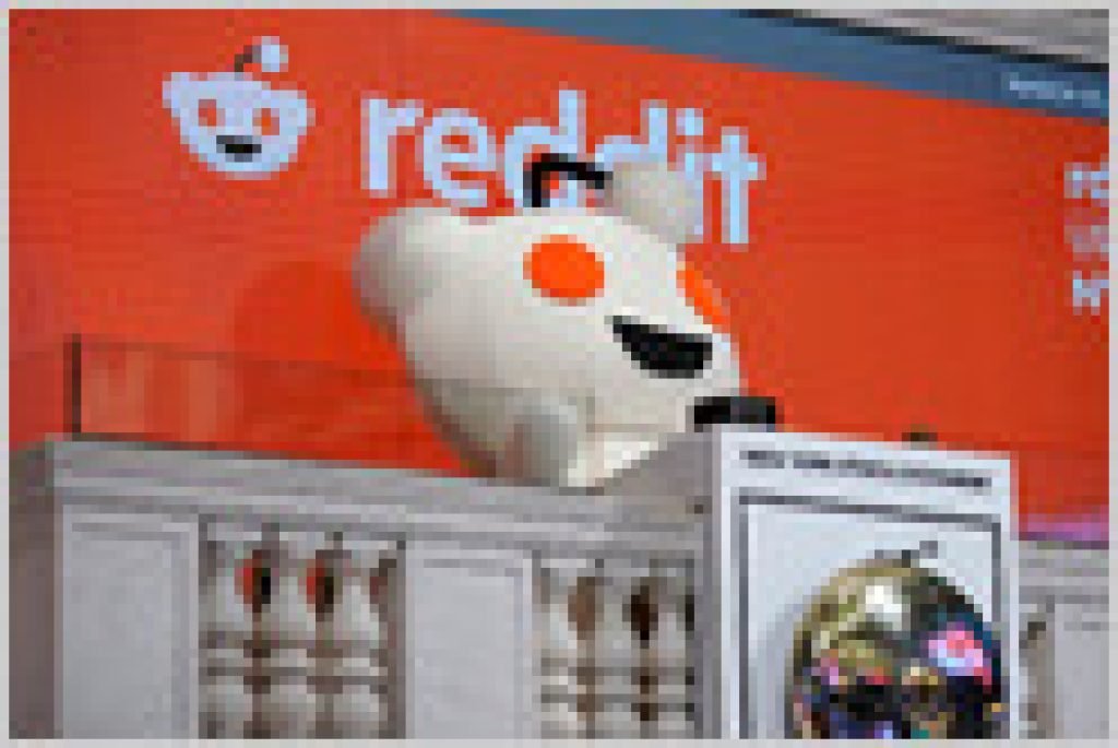 Reddit must continue growing its ad and content licensing revenue to justify its market valuation, which could fast-track the platform's "enshittification" (Farhad Manjoo/Slate)