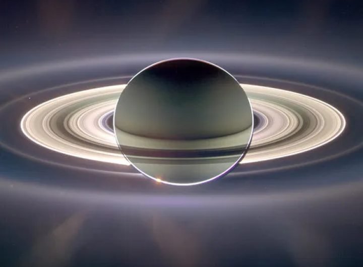 Saturn's Fresh-Looking Rings Could Be as Old as The Solar System Itself : ScienceAlert