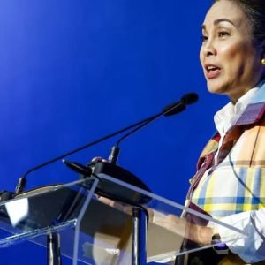 Senator Loren Legarda recently took on the role of a modern-day Santa Claus as residents in the municipality of Mogpog, Marinduque received around P1