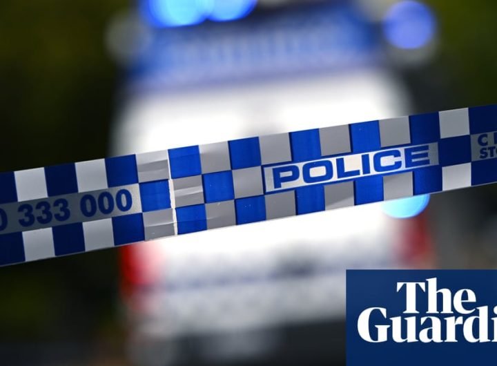 Two people dead in Mornington Peninsula shooting as police search for man who fled scene | Victoria