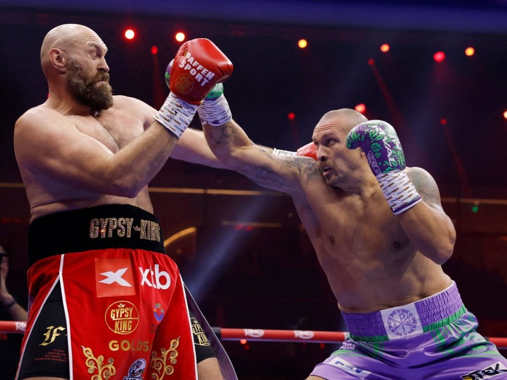 Usyk defeats Fury in points decision in Riyadh to retain heavyweight title | Boxing News