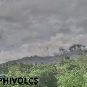 WATCH: At 11:37 a.m. today, PHIVOLCS reported that Kanlaon Volcano released a towering 1,200-meter dark ash plume, which continues to rise. Ashfall is