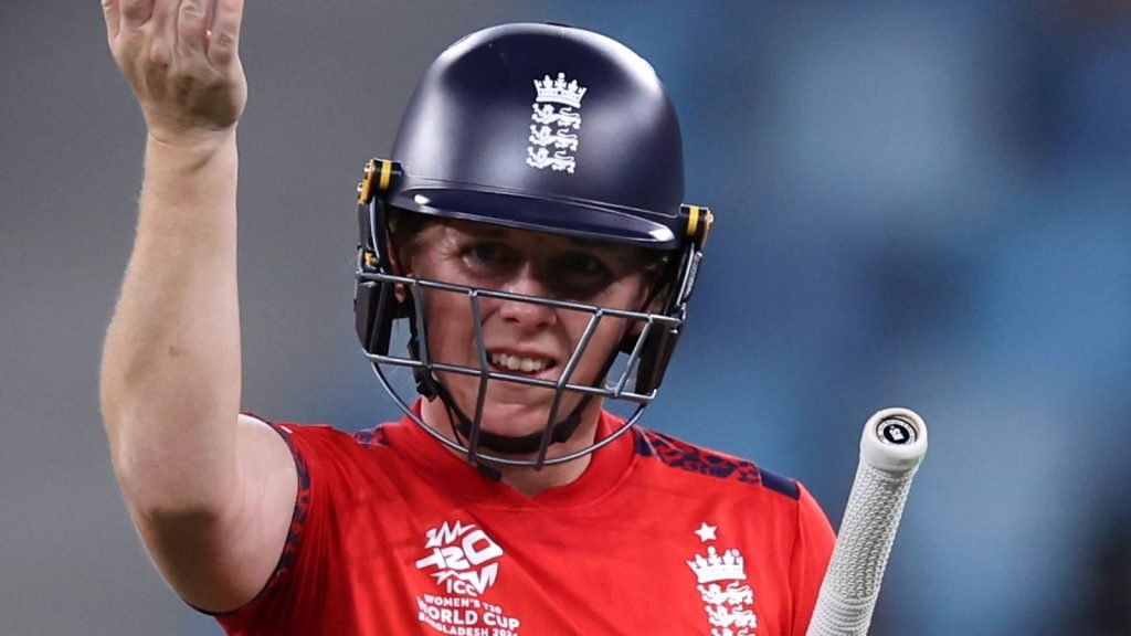 England captain Heather Knight retires hurt vs England in T20 World Cup (Getty Images)