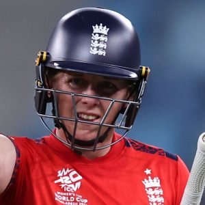 England captain Heather Knight retires hurt vs England in T20 World Cup (Getty Images)