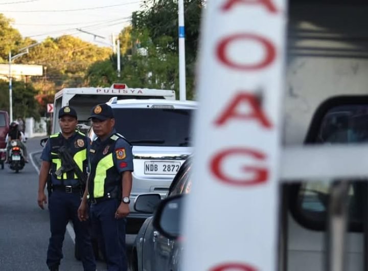 A high-speed chase in Laoag City ends with the arrest of a driver who allegedly tried to r*n ov*r a police officer. The pursuit covered several kilome