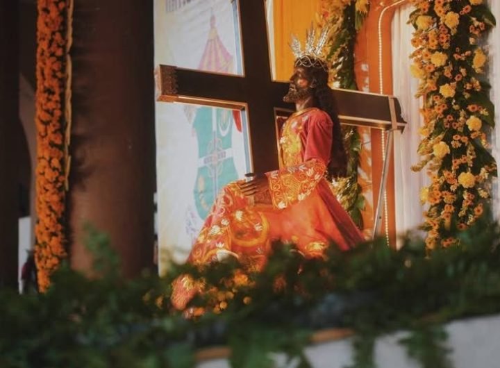 At 4:41 am on Thursday, January 9, the Jesus Nazareno image leaves Quirino Grandstand to make its way back to Quiapo Church