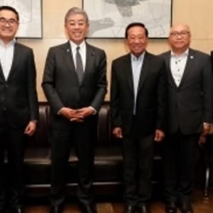 During his visit to the Philippines on Tuesday, Japan’s Foreign Minister Mr. Iwaya Takeshi met with Philippine economic affairs ministers for dinner,