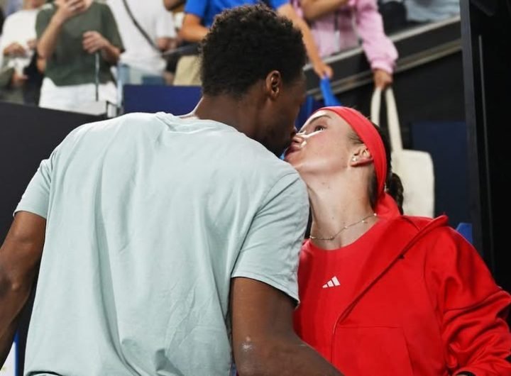 Elina Svitolina credits the support of husband Gael Monfils as they both reach the fourth round of the Australian Open