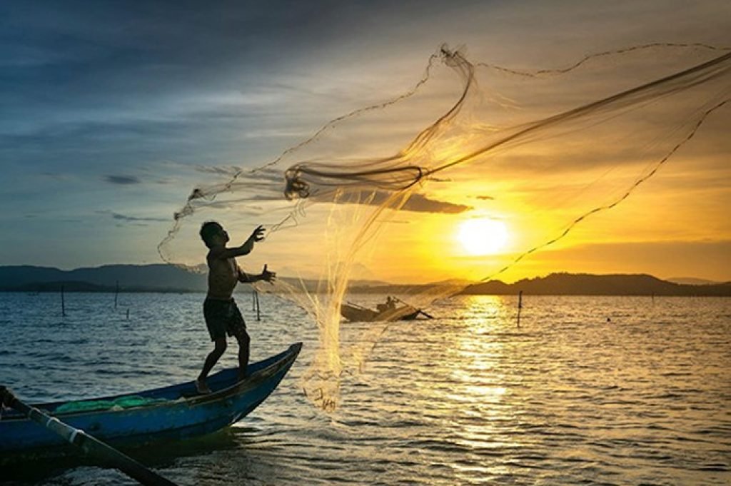 2. #2 ateneo fisherman at sunrise quang nguyen vinh pexels.com