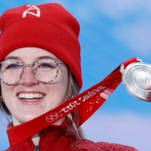 'I want to prove I'm back': Olympic freestyle ski champ Cassie Sharpe combines motherhood and halfpipe