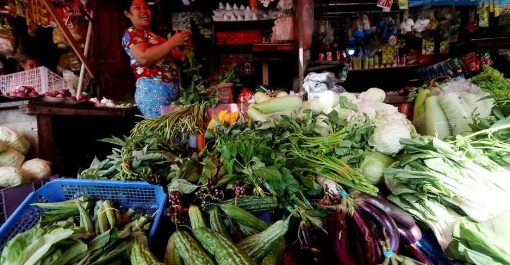 Inflation last month slightly rose to 2.9 percent from 2.5 percent in November, the Philippine Statistics Authority reported Tuesday.