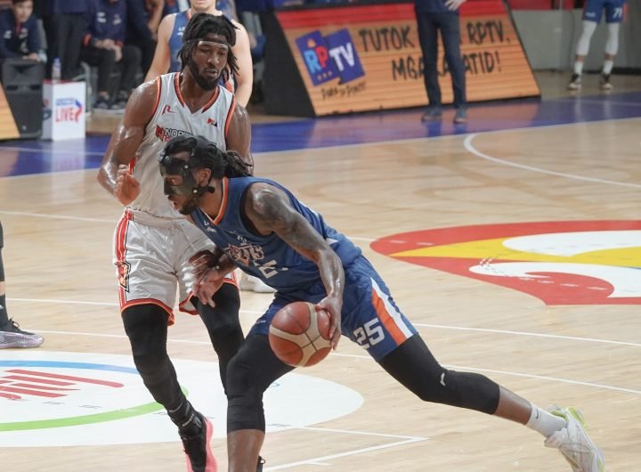 Akil Mitchell of Meralco (with ball) drives hard against the defense of NorthPort’s Kadeem Jack.