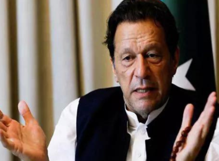 Pakistan: Imran Khan's party says it will only talk to government, doors closed on military for now