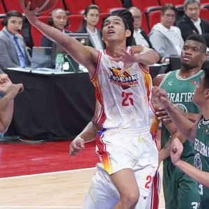 Phoenix guard Ricci Rivero (with ball) drives through the heart of the Terrafirma defense. —AUGUST DELA CRUZ