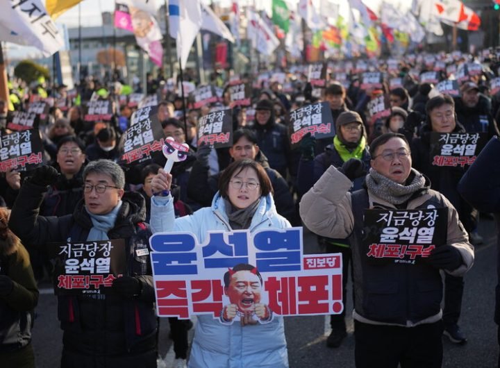 South Korea Fails to Detain Impeached President in Standoff at His Home