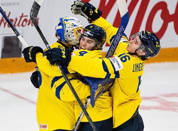 Swedes hang on for win over resilient Latvians, advance to world junior semifinals