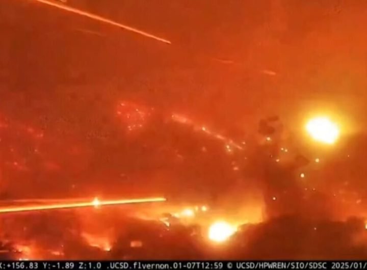 Time lapse show rapid spread of LA wildfire | World | News