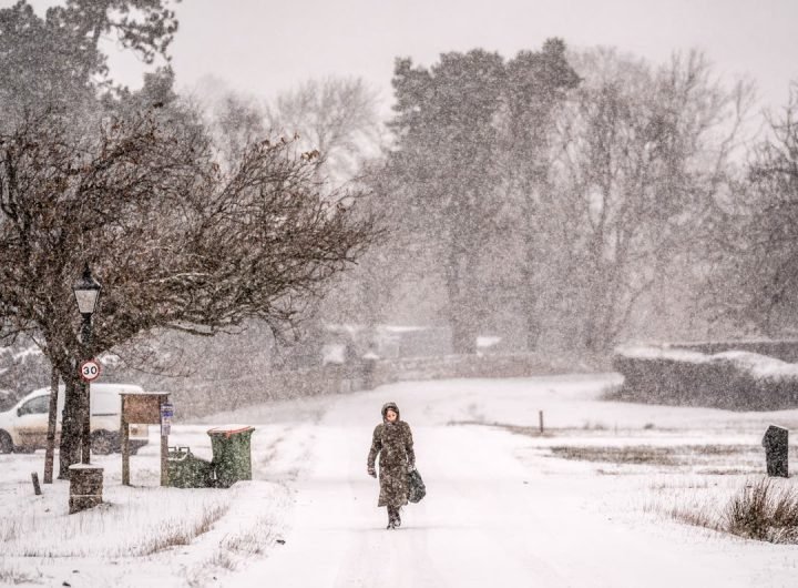 UK weather live: Three day snow warning for most of England as floods lead to major incident in Manchester