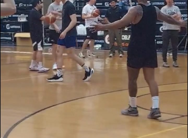 WATCH: Strong Group Athletics head coach Charles Tiu and assistant coach Zoran Martic give instructions during training at the Gatorade Hoops Center i