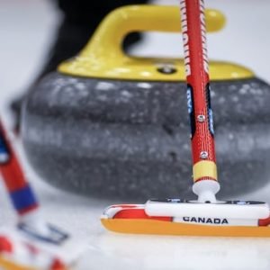 World Curling won't ban firmer foam broom heads despite concerns from elite curlers