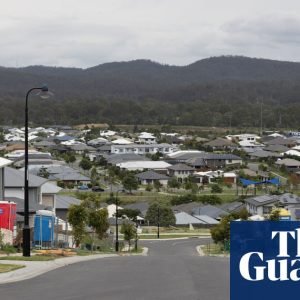 ‘We want the whole truth’: residents of Queensland city plagued by foul odours fear inquiry won’t clear the air | Queensland